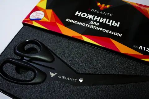 Ножницы для кинезиотейпирования с гравировкой логотипа и коробка с печатью