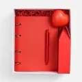 красный