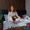 Умная колонка «Новая Яндекс Станция Мини» с часами, красная